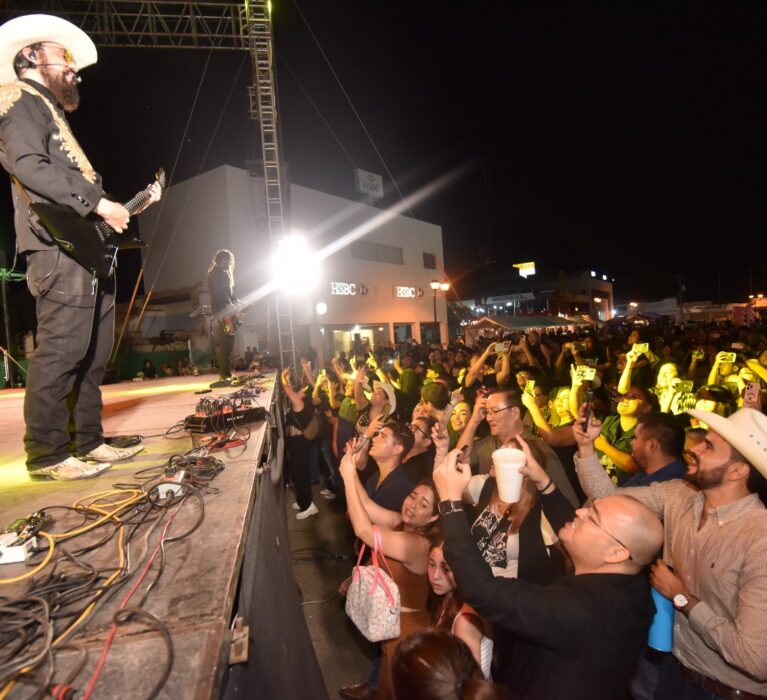 RECARGA DE ENERGÍA EL ROCK DE “NUNCA JAMÁS” AL FESTIVAL CULTURAL NAVOJOA 2025