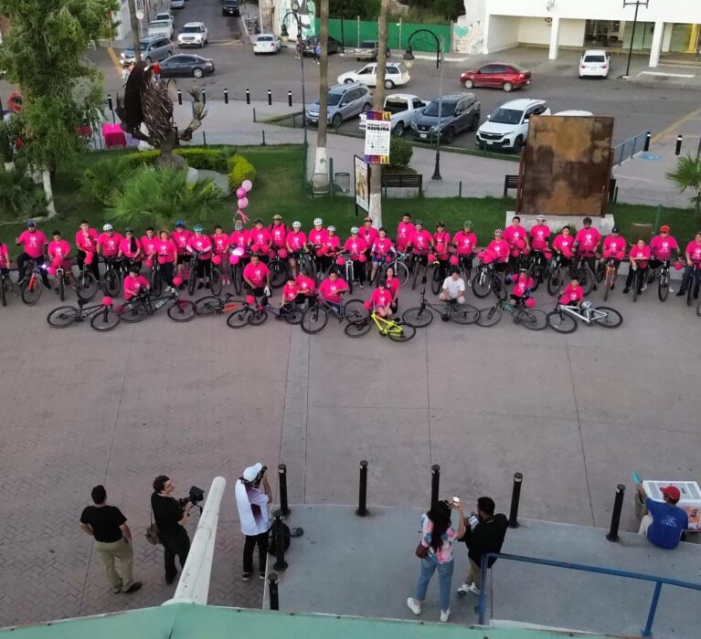 PEDALEAN NAVOJOENSES CONTRA EL CÁNCER DE MAMA CON “RODADA ROSA”