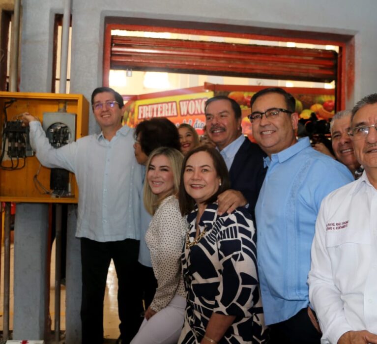 TRAS MEJORAS A SEGURIDAD E INFRAESTRUCTURA, ELÍAS RETES OFICIALIZA REAPERTURA DEL MERCADO MUNICIPAL
