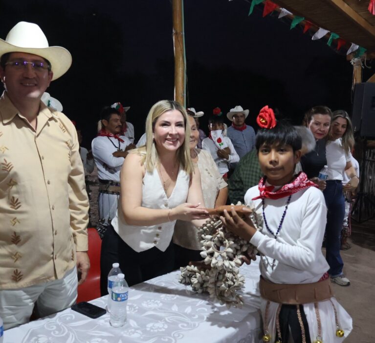 Reconoce Gobierno Tradicional de Tesia a Gobierno Municipal y DIF