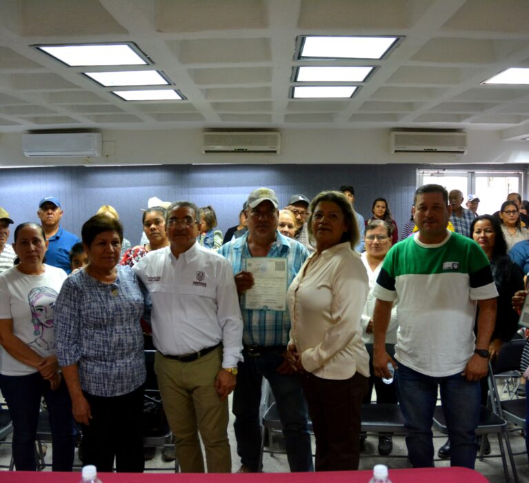 RECIBEN MÁS DE CIEN NAVOJOENSES ACTAS CORREGIDAS GRATUITAS