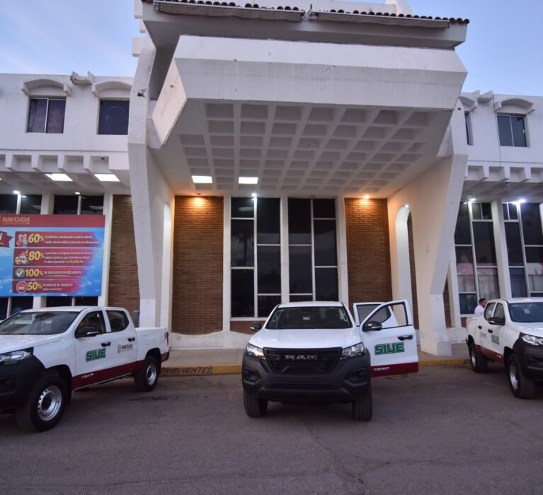 ENTREGA ELÍAS RETES NUEVAS CAMIONETAS A SIUE PARA REFUERZO A PROGRAMA DE BACHEO