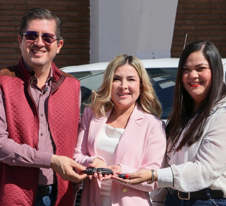 TIENE DIF NAVOJOA TRES CAMIONETAS NUEVAS PARA SUS PROGRAMAS ASISTENCIALES