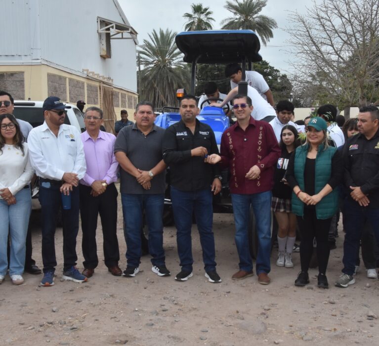 A OTRO NIVEL: TIENE NAVOJOA TRACTORES PARA MANTENIMIENTO DE UNIDADES DEPORTIVAS