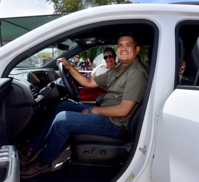 ES ABRAHAM RAMÍREZ GANADOR DE AUTO CHEVROLET TRAVERSE DEL SORTEO “GANA CON TU PREDIAL 2026”