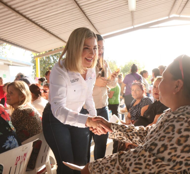 LLEVA FERIA DE SERVICIOS DE DIF MÚLTIPLES BENEFICIOS A TIERRA BLANCA