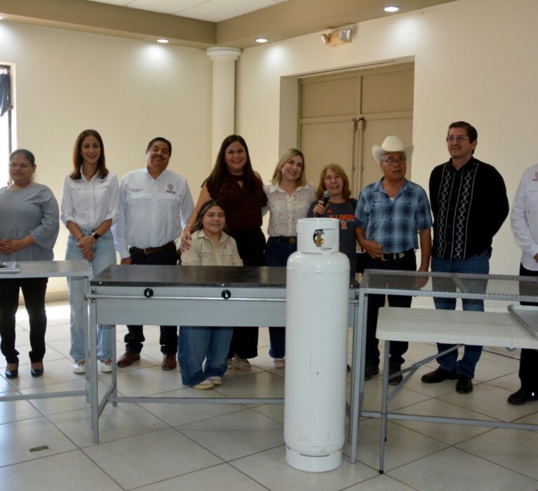 RECIBEN NAVOJOENSES PROYECTOS PRODUCTIVOS DE “YO PUEDO”