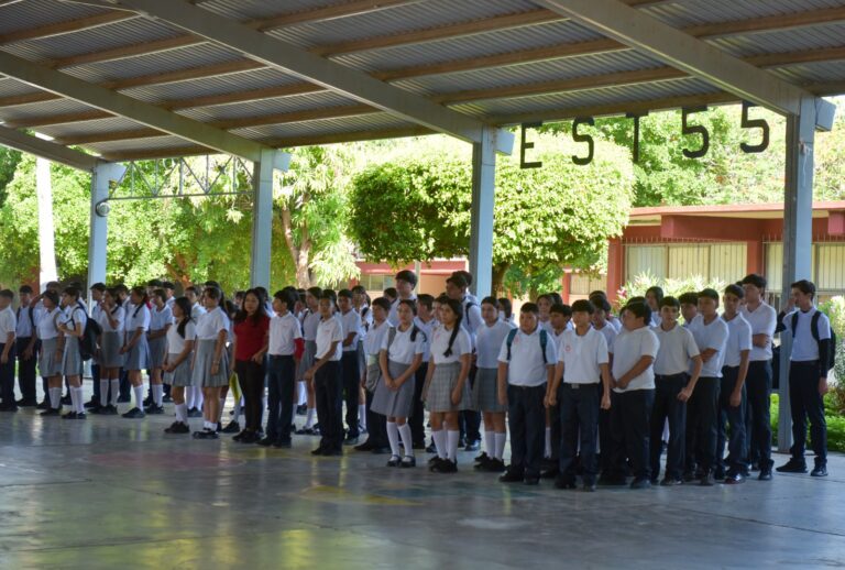 ENTRE ENTUSIASMO Y “AURA” DE ESTUDIANTES ARRANCA CICLO ESCOLAR 2026-2027