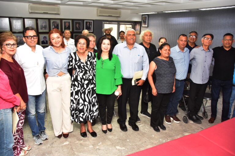 RECONOCE AYUNTAMIENTO TRAYECTORIA Y APORTE DE LOCUTORES RADIOFÓNICOS