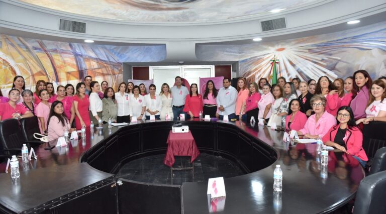 REALIZAN IMPOSICIÓN DE LAZO EN SENSIBILIZACIÓN AL CÁNCER DE MAMA POR “OCTUBRE ROSA”